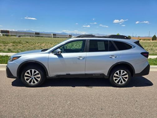 Ice Silver Metallic 2022 Subaru Outback Premium