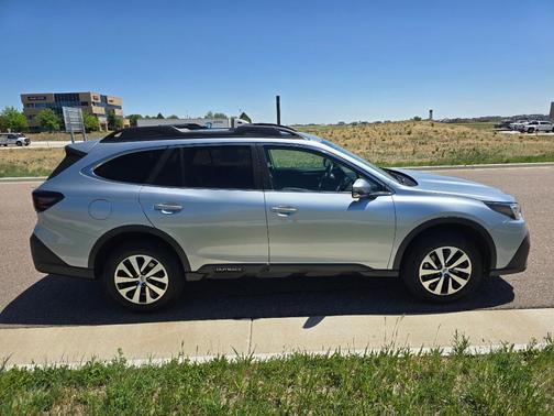Ice Silver Metallic 2022 Subaru Outback Premium