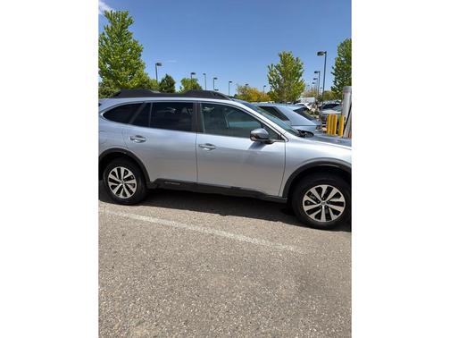 Ice Silver Metallic 2022 Subaru Outback Premium
