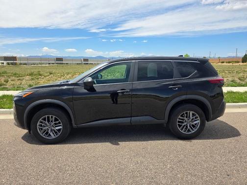 Super Black 2023 Nissan Rogue S