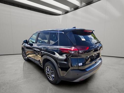 Super Black 2023 Nissan Rogue S