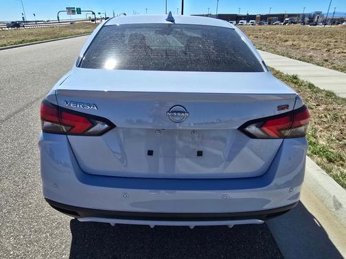 Gray Sky Pearl 2024 Nissan Versa 1.6 S