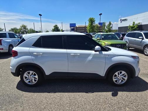 Ceramic White 2021 Hyundai VENUE SE