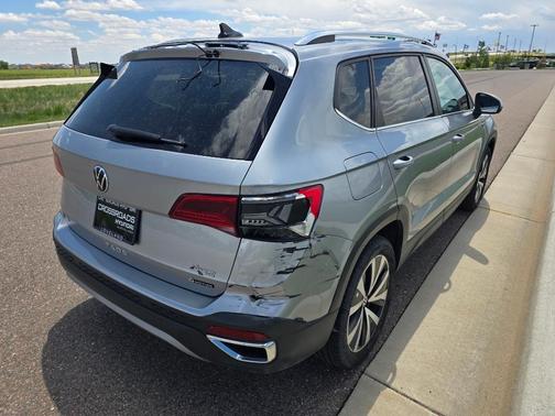 Pyrite Silver Metallic 2022 Volkswagen Taos 1.5T SE
