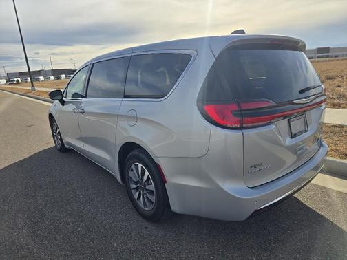 2024 Chrysler Pacifica Hybrid Select