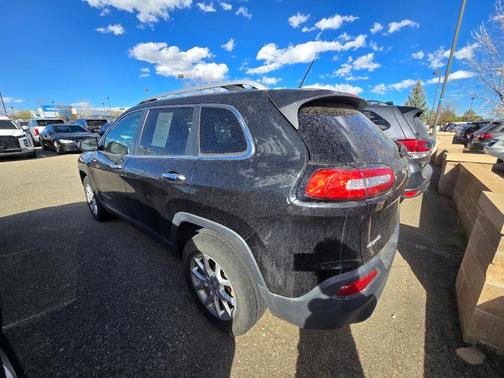 Brilliant Black Crystal Pearlcoat 2014 Jeep Cherokee Latitude