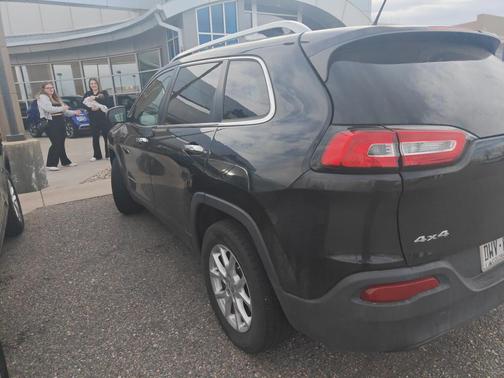 Brilliant Black Crystal Pearlcoat 2014 Jeep Cherokee Latitude