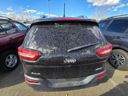 Brilliant Black Crystal Pearlcoat 2014 Jeep Cherokee Latitude