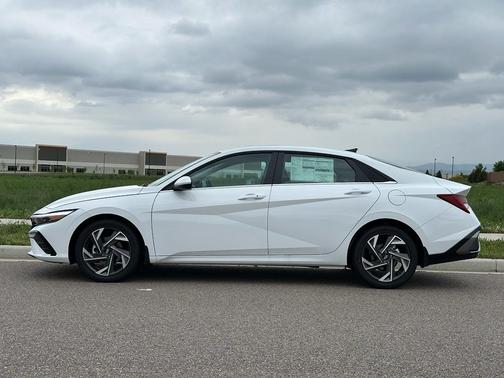 2025 Hyundai ELANTRA SEL