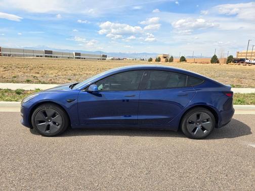 Deep Blue Metallic 2022 Tesla Model 3 Long Range