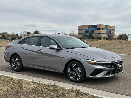 2025 Hyundai ELANTRA Limited