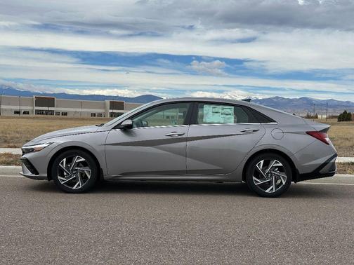 2025 Hyundai ELANTRA Limited