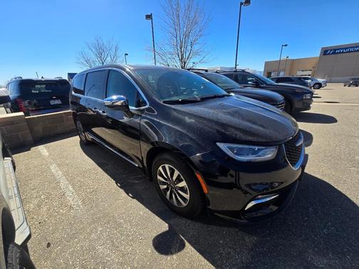 2023 Chrysler Pacifica Hybrid Limited