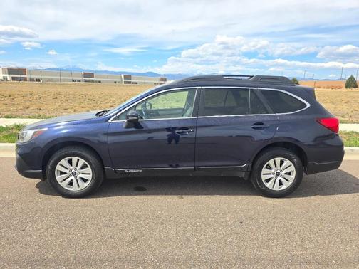 Dark Blue Pearl 2018 Subaru Outback 2.5i Premium
