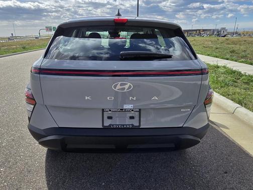 2026 Hyundai KONA SE