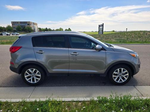 Mineral Silver 2016 Kia Sportage LX