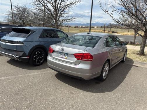 2013 Volkswagen Passat 2.0 TDI SE w/ Sunroof