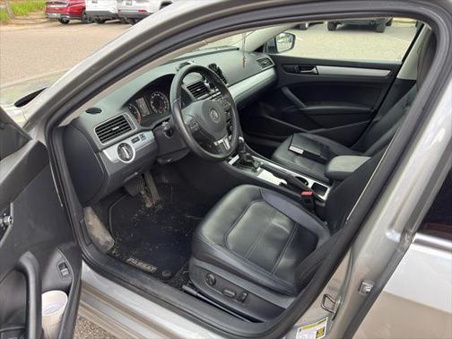 2013 Volkswagen Passat 2.0 TDI SE w/ Sunroof