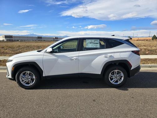 2026 Hyundai TUCSON SE