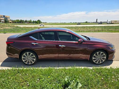 Garnet Pearl Metallic 2023 Nissan Altima 2.5 SL