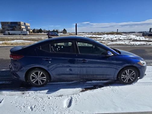 2017 Hyundai ELANTRA SE