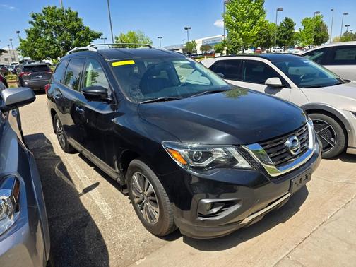 Magnetic Black 2018 Nissan Pathfinder SL