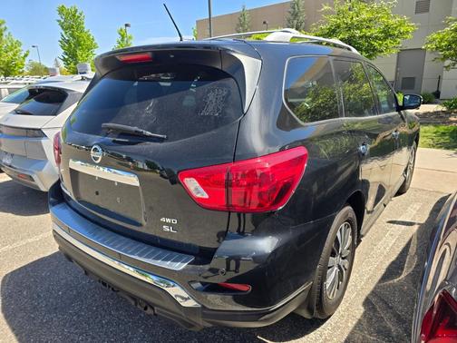 Magnetic Black 2018 Nissan Pathfinder SL