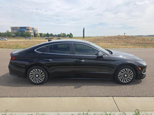 2023 Hyundai SONATA Hybrid Limited