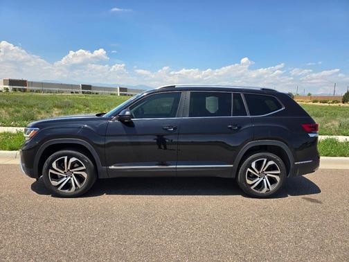 Deep Black Pearl 2023 Volkswagen Atlas 3.6L SEL