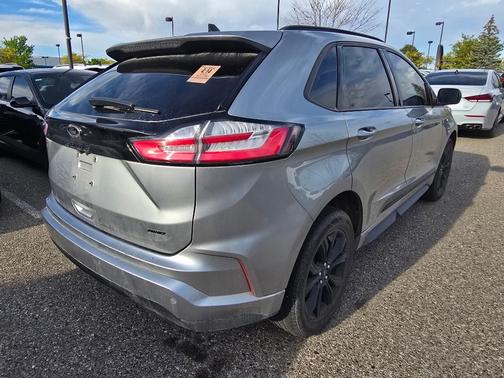 ICONIC SILVER 2022 Ford Edge SE