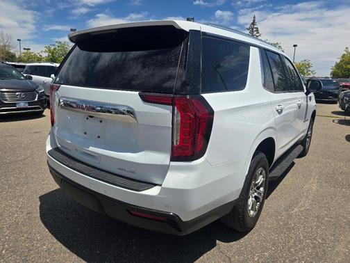Summit White 2022 GMC Yukon SLE