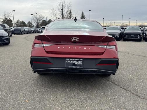 2025 Hyundai ELANTRA SE