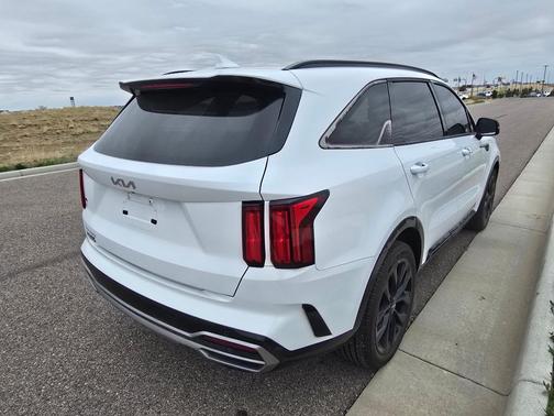 Glacial White Pearl 2023 Kia Sorento SX