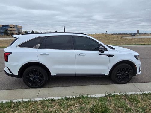 Glacial White Pearl 2023 Kia Sorento SX