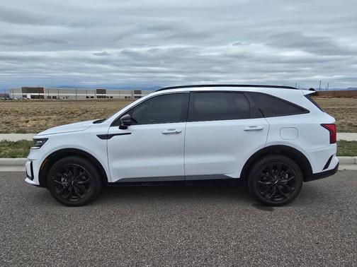 Glacial White Pearl 2023 Kia Sorento SX