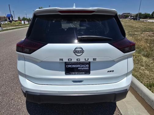 Everest White Pearl 2025 Nissan Rogue SV