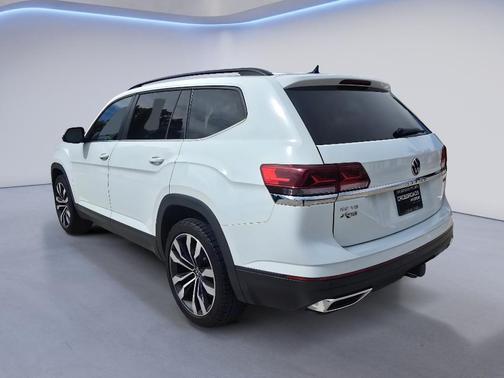 Pure White 2022 Volkswagen Atlas 3.6L SE w/Technology