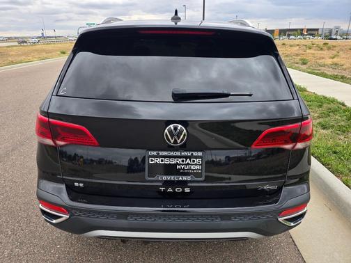 Deep Black Pearl 2023 Volkswagen Taos 1.5T SE