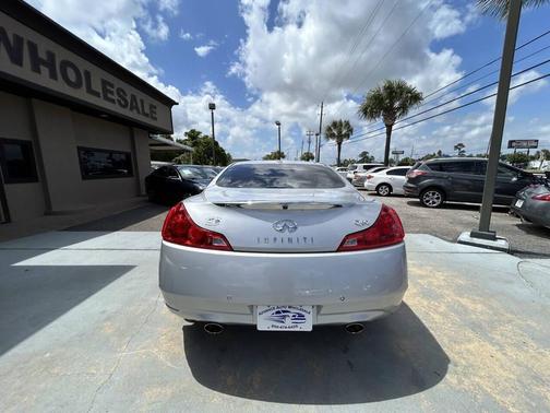 Silver 2014 INFINITI Q60 Journey