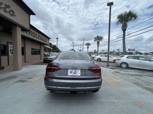 2017 Volkswagen Passat 1.8T R-Line w/Comfort