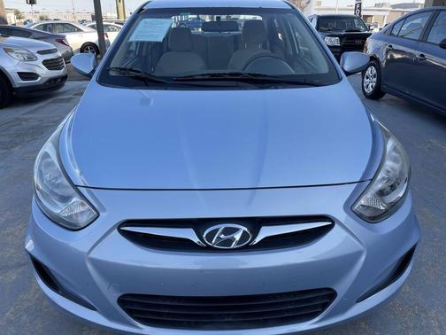 2012 Hyundai Accent SE