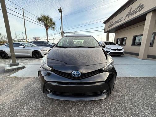 2016 Toyota Prius v Five