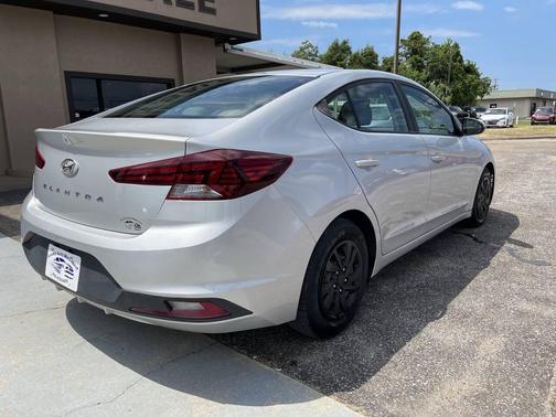2019 Hyundai ELANTRA SE