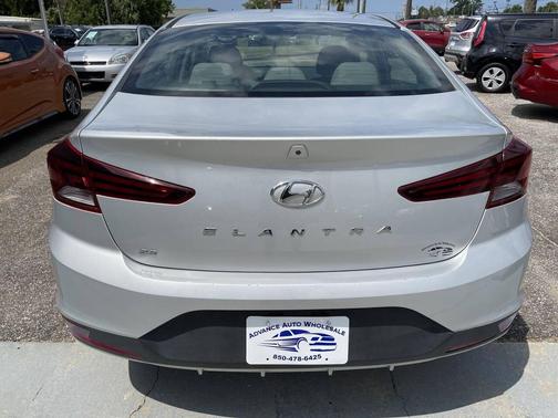 2019 Hyundai ELANTRA SE