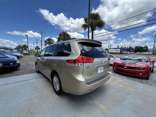 Sandy Beach Metallic 2013 Toyota Sienna XLE