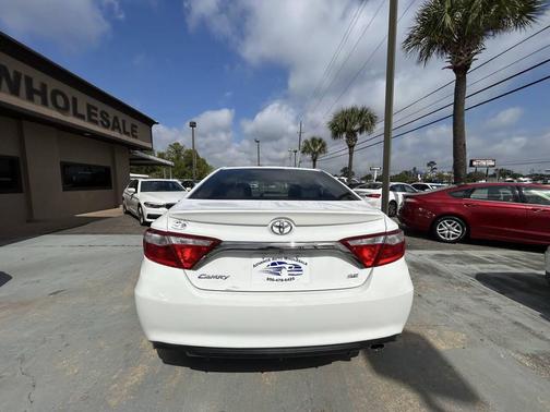 White 2016 Toyota Camry XLE