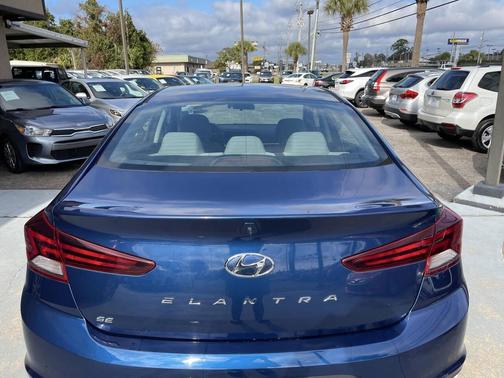2019 Hyundai ELANTRA SE