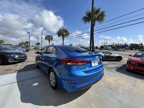Electric Blue Metallic 2017 Hyundai ELANTRA SE