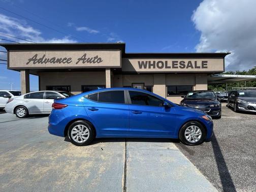 Electric Blue Metallic 2017 Hyundai ELANTRA SE