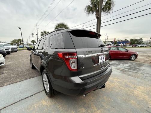 Gray 2015 Ford Explorer XLT